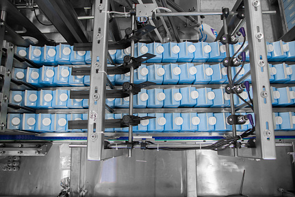 Комплекс розлива воды в пакеты Pure-Pak с групповой упаковкой на WRAPAROUND-15